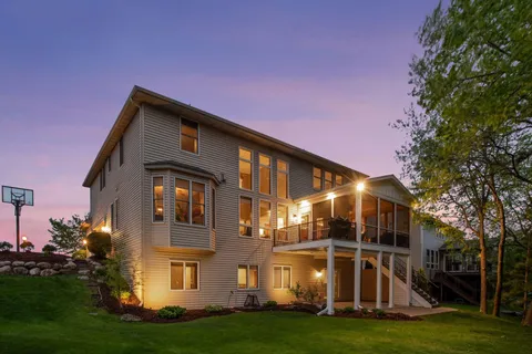 $950,000 | 1800 Carriage Drive, Victoria, MN 55386