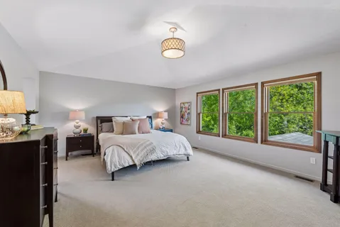$950,000 | 1800 Carriage Drive, Victoria, MN 55386