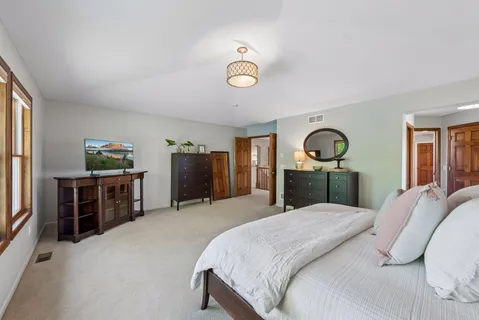 $950,000 | 1800 Carriage Drive, Victoria, MN 55386