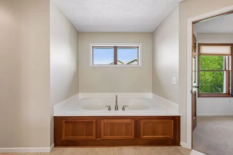 $950,000 | 1800 Carriage Drive, Victoria, MN 55386