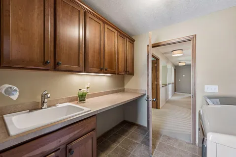 $950,000 | 1800 Carriage Drive, Victoria, MN 55386