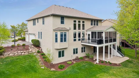 $950,000 | 1800 Carriage Drive, Victoria, MN 55386