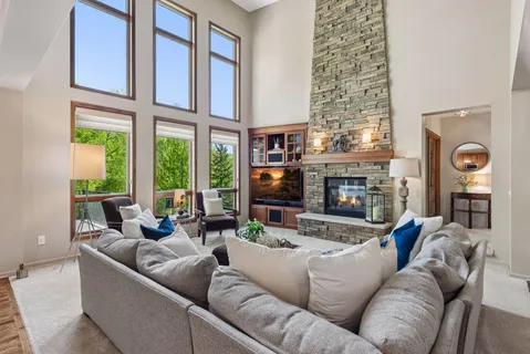 $950,000 | 1800 Carriage Drive, Victoria, MN 55386