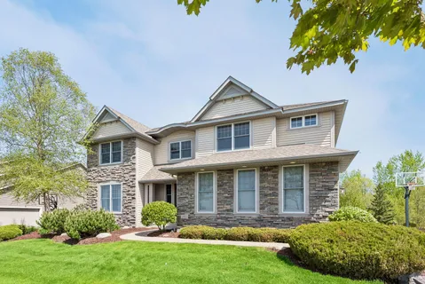 $950,000 | 1800 Carriage Drive, Victoria, MN 55386