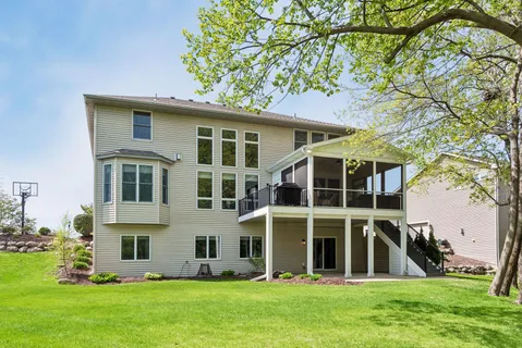 $950,000 | 1800 Carriage Drive, Victoria, MN 55386