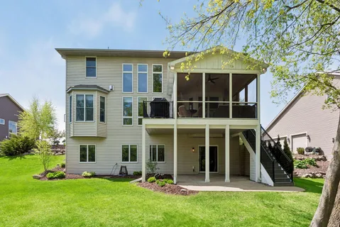$950,000 | 1800 Carriage Drive, Victoria, MN 55386