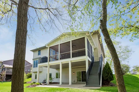 $950,000 | 1800 Carriage Drive, Victoria, MN 55386