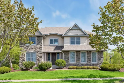 $950,000 | 1800 Carriage Drive, Victoria, MN 55386