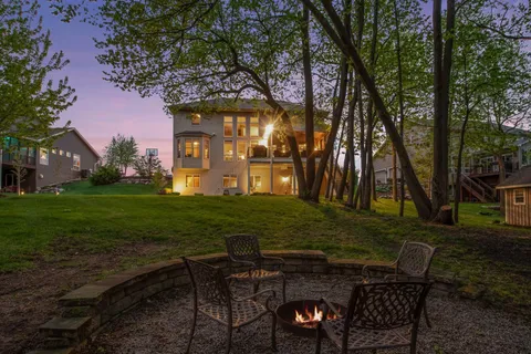 $950,000 | 1800 Carriage Drive, Victoria, MN 55386