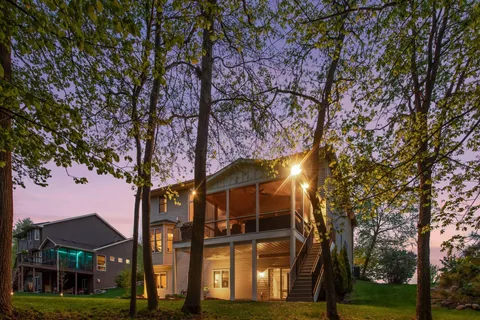 $950,000 | 1800 Carriage Drive, Victoria, MN 55386