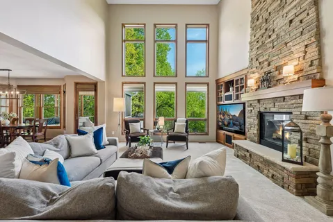 $950,000 | 1800 Carriage Drive, Victoria, MN 55386