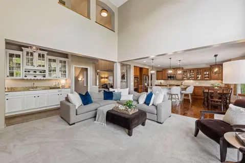 $950,000 | 1800 Carriage Drive, Victoria, MN 55386