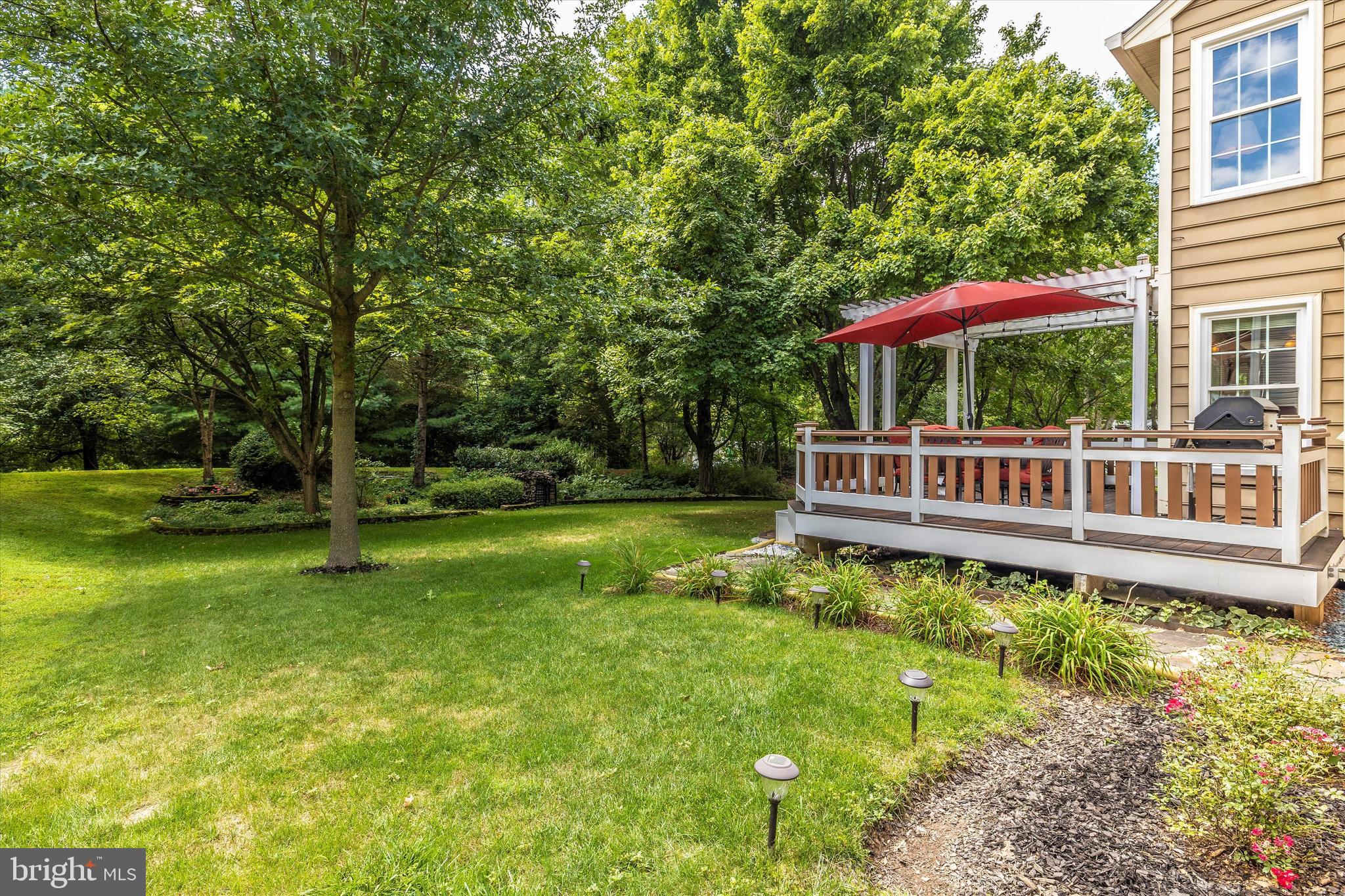 18836 Falling Star Road Germantown, MD 20874 - Photo 27 of 47 side yard