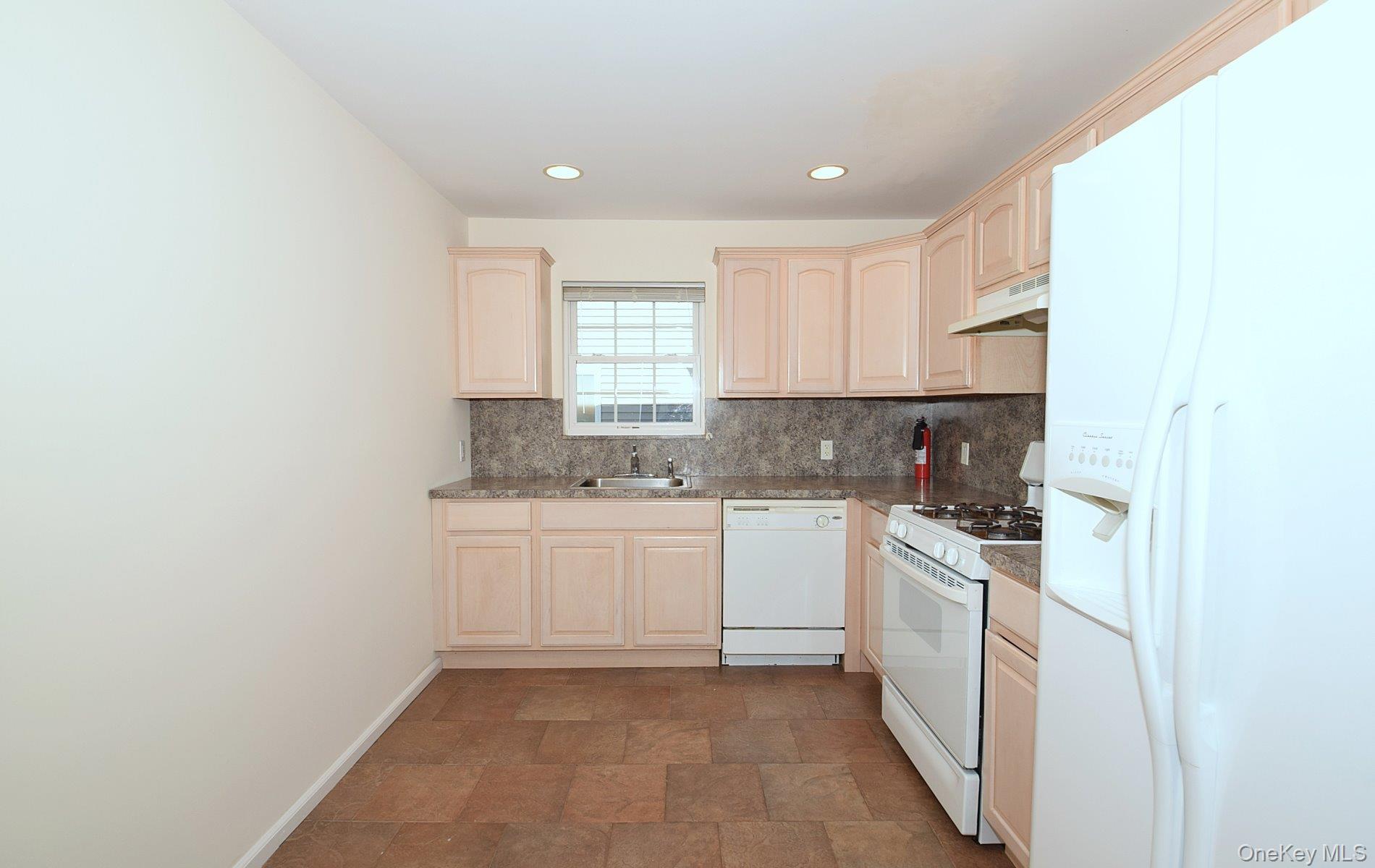74 Firwood Road, Unit A Port Washington, NY 11050 - Photo 5 of 13