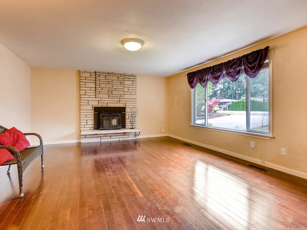 14526 167th Place Southeast Renton, WA 98059 - Photo 2 of 23 Gallery Image 2