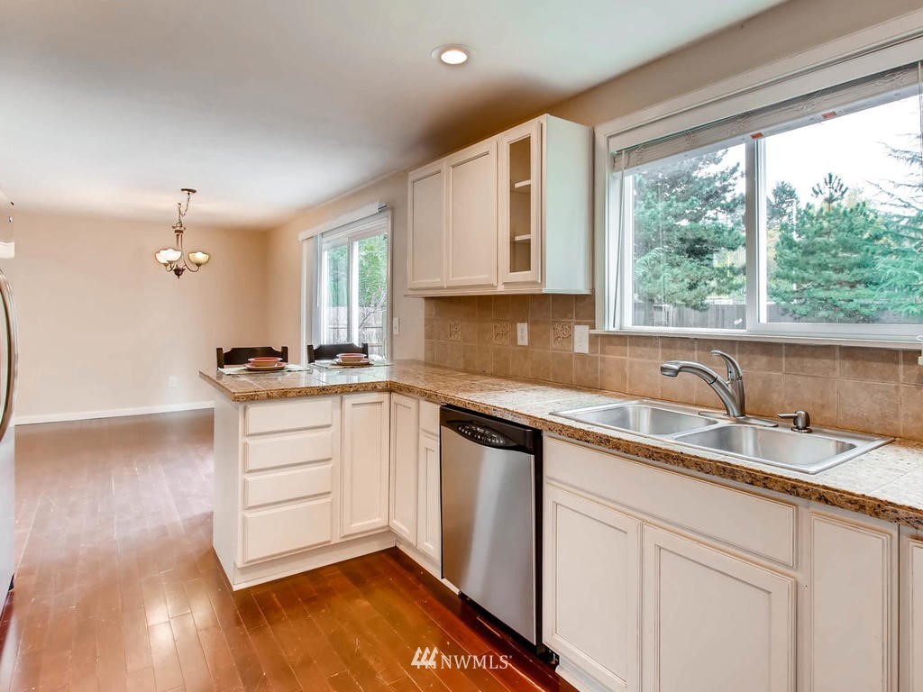14526 167th Place Southeast Renton, WA 98059 - Photo 5 of 23 Gallery Image 5