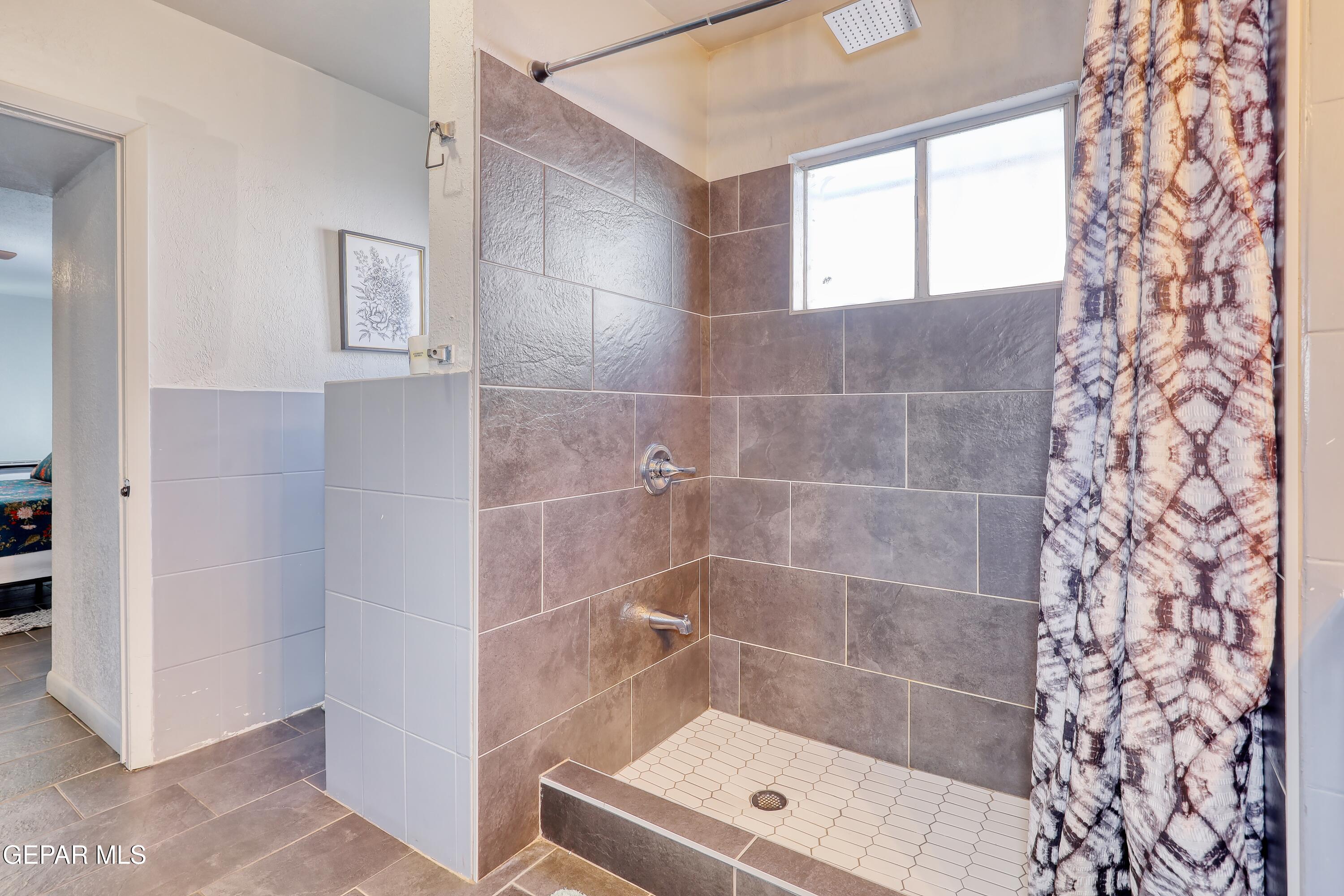5912 Delta Drive El Paso, TX 79905 - Photo 25 of 37 a bathroom with a shower