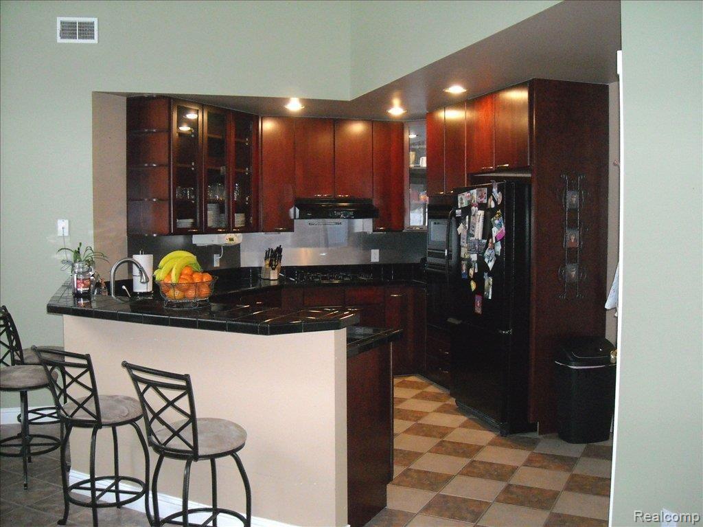 2950 Sanitorium Road Howell, MI 48843 - Photo 5 of 10 2950 Sanitorium Kitchen