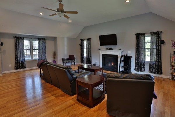 33 Donald Road Billerica, MA 01821 - Photo 11 of 26 Gallery Image 11