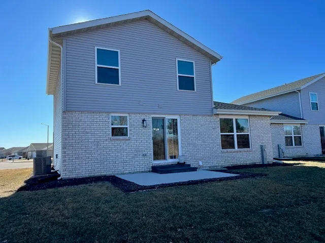 a view of a house with backyard and garden