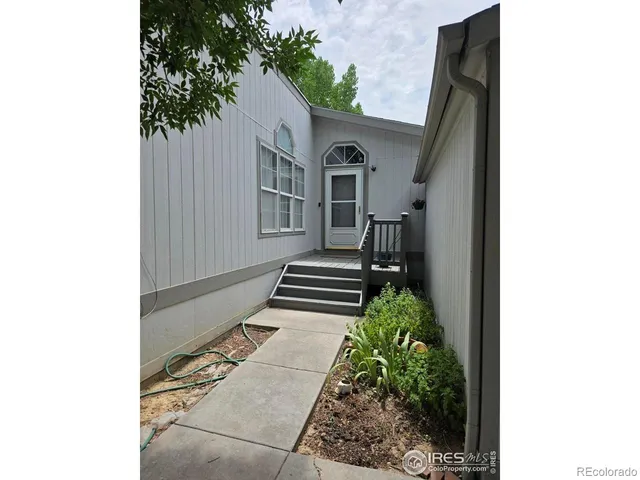a house view with a outdoor space