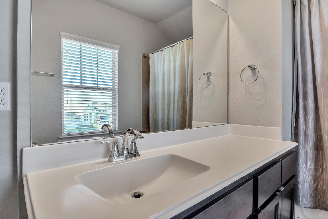 9302 McKnight Loop, Unit 43 Austin, TX 78717 - Photo 23 of 24 a bathroom with a tub and a sink