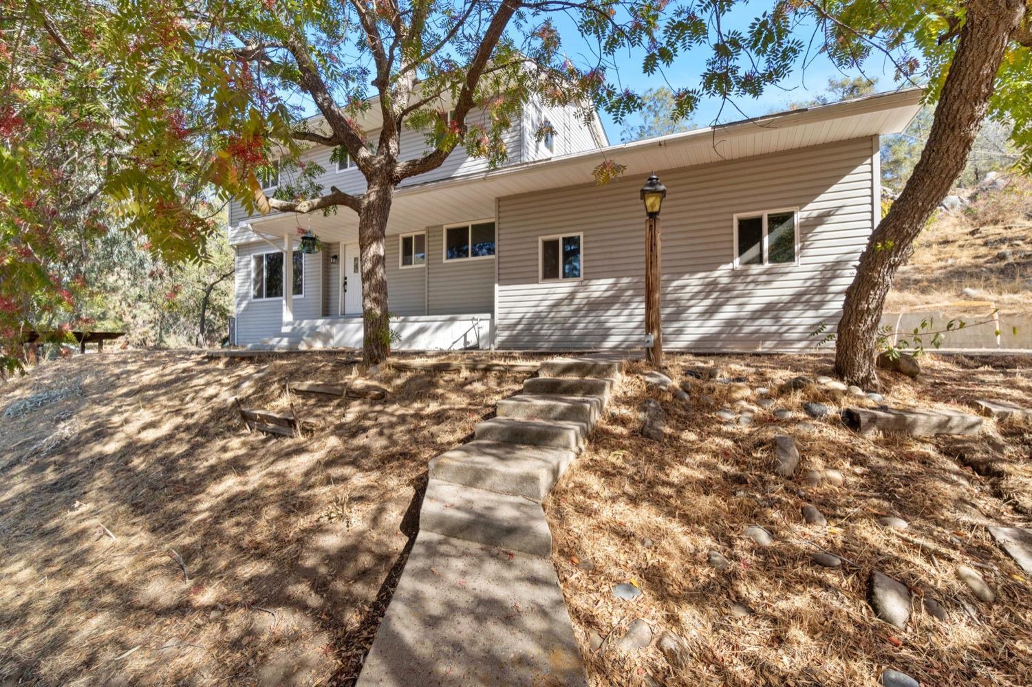 43299 Ranger Cir Drive Coarsegold, CA 93614 - Photo 2 of 44