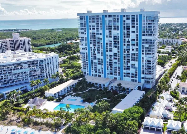 $2,350,000 | 881 Ocean Drive, Unit 7D, Key Biscayne, FL 33149