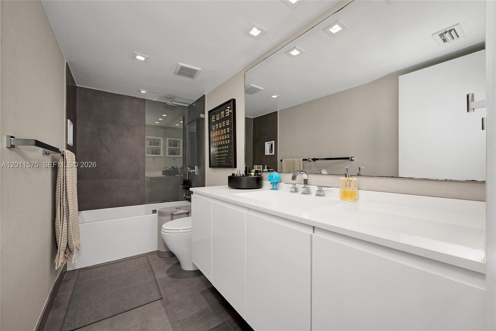 881 Ocean Drive, Unit 7D Key Biscayne, FL 33149 - Photo 29 of 59