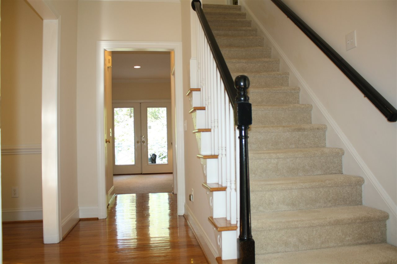 2675 Lakeview Drive Raleigh, NC 27608 - Photo 4 of 25 Photo 4