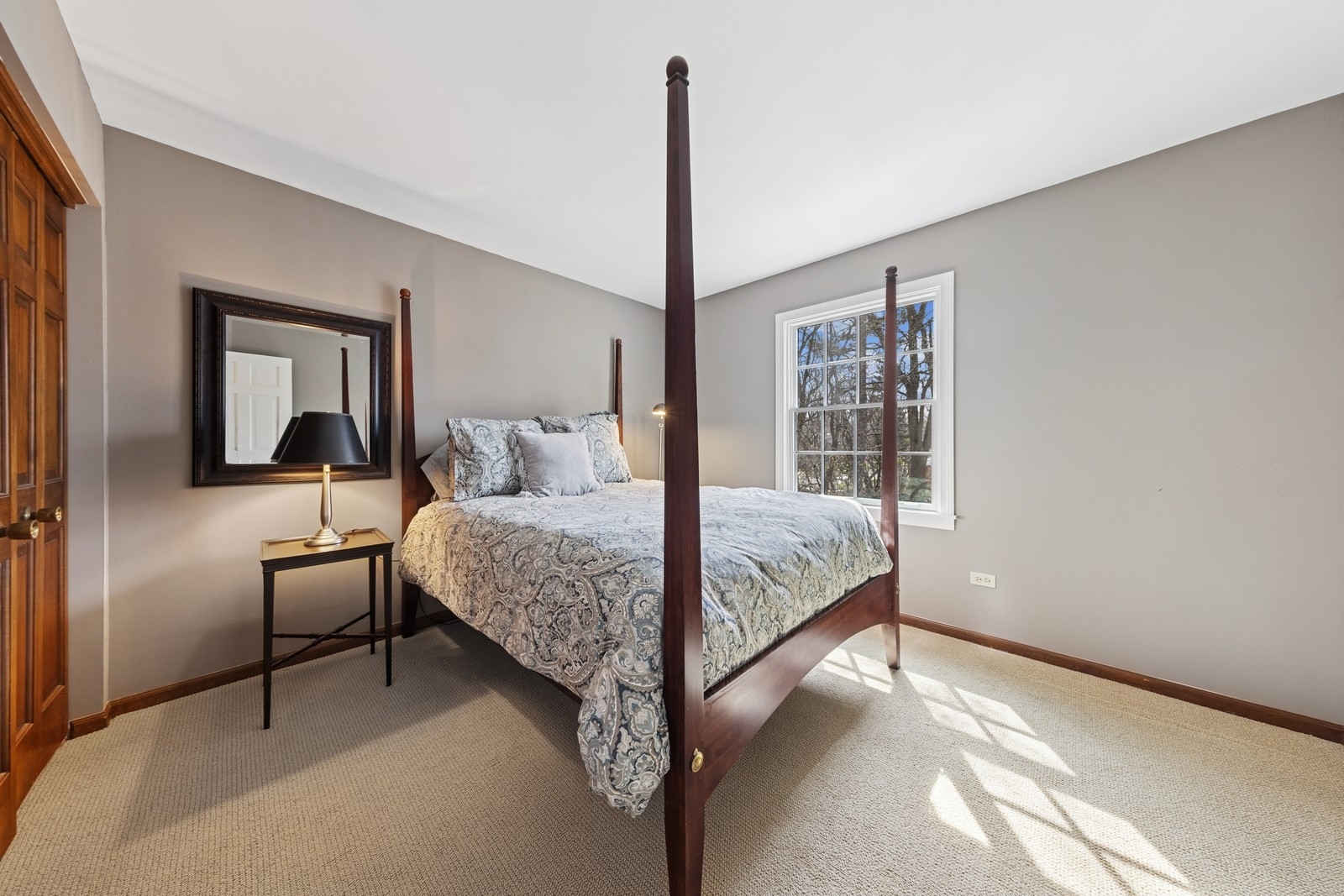 216 Bonnie Brae Hinsdale, IL 60521 - Photo 18 of 32 a bedroom with a large bed and a window