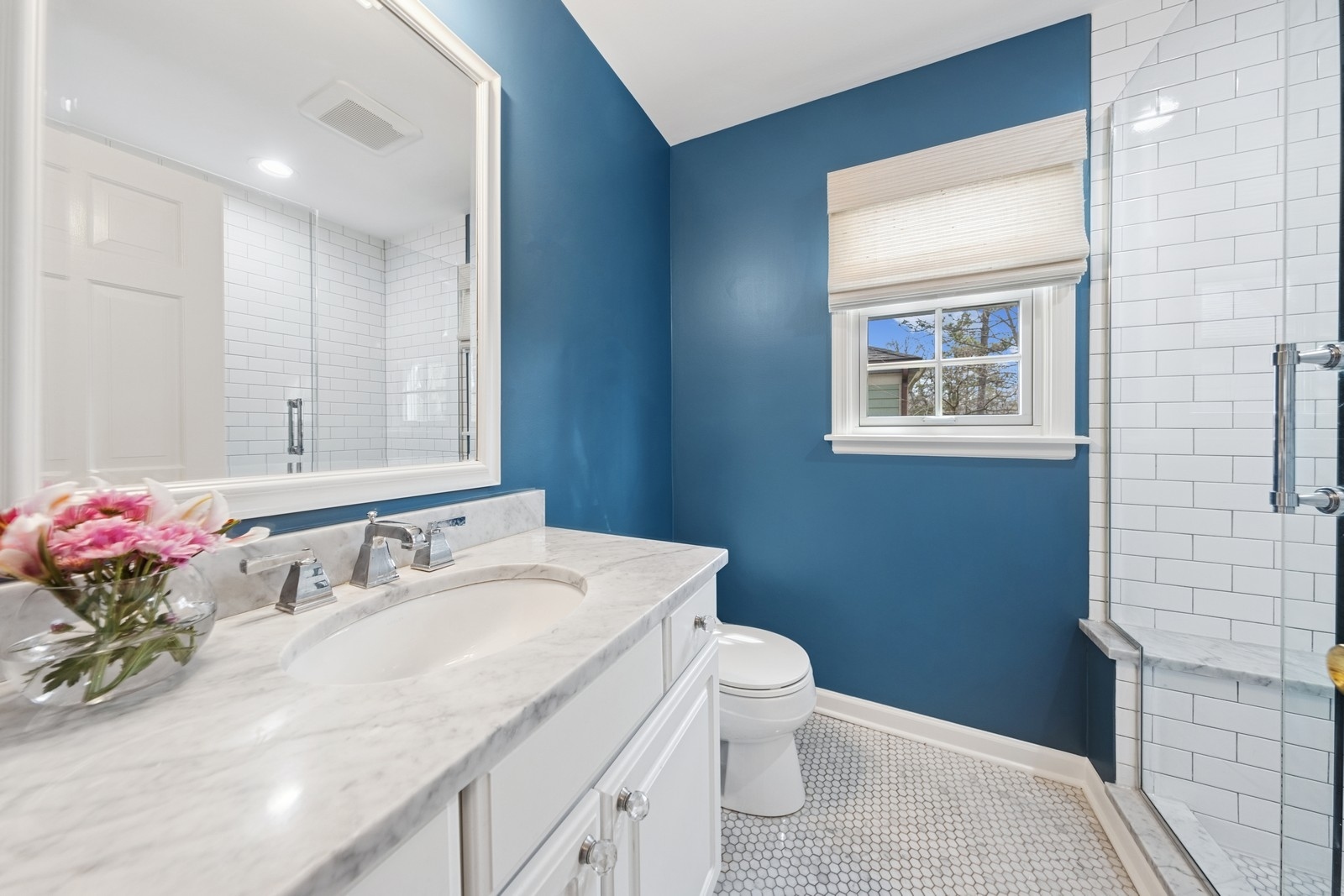 216 Bonnie Brae Hinsdale, IL 60521 - Photo 20 of 32 a bathroom with a sink vanity granite and toilet