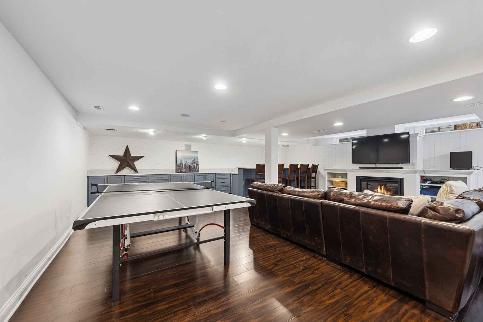 216 Bonnie Brae Hinsdale, IL 60521 - Photo 23 of 32 a kitchen with stainless steel appliances a table and chairs