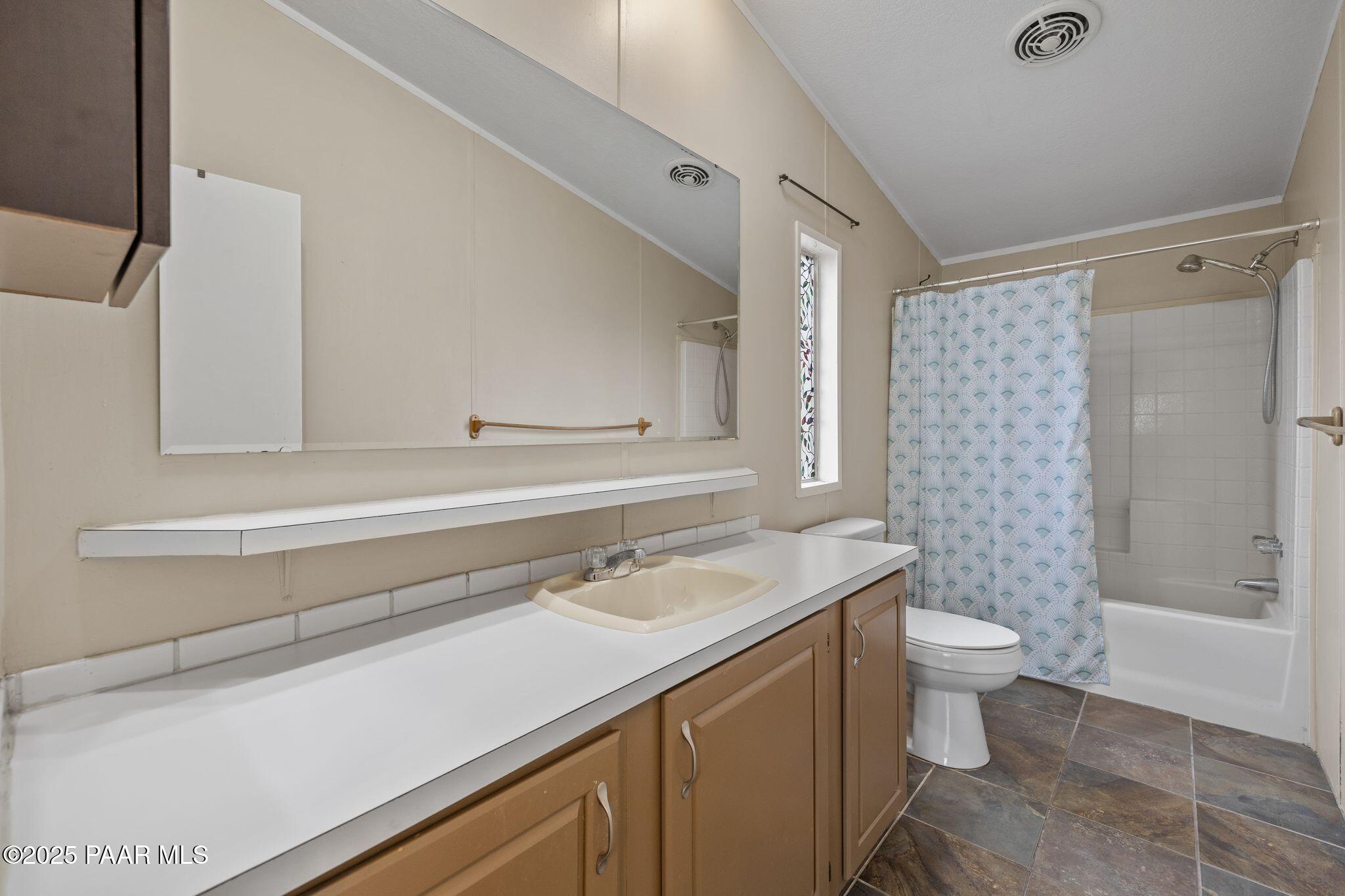 1970 Grasshopper Lane Chino Valley, AZ 86323 - Photo 11 of 18 Primary Bathroom