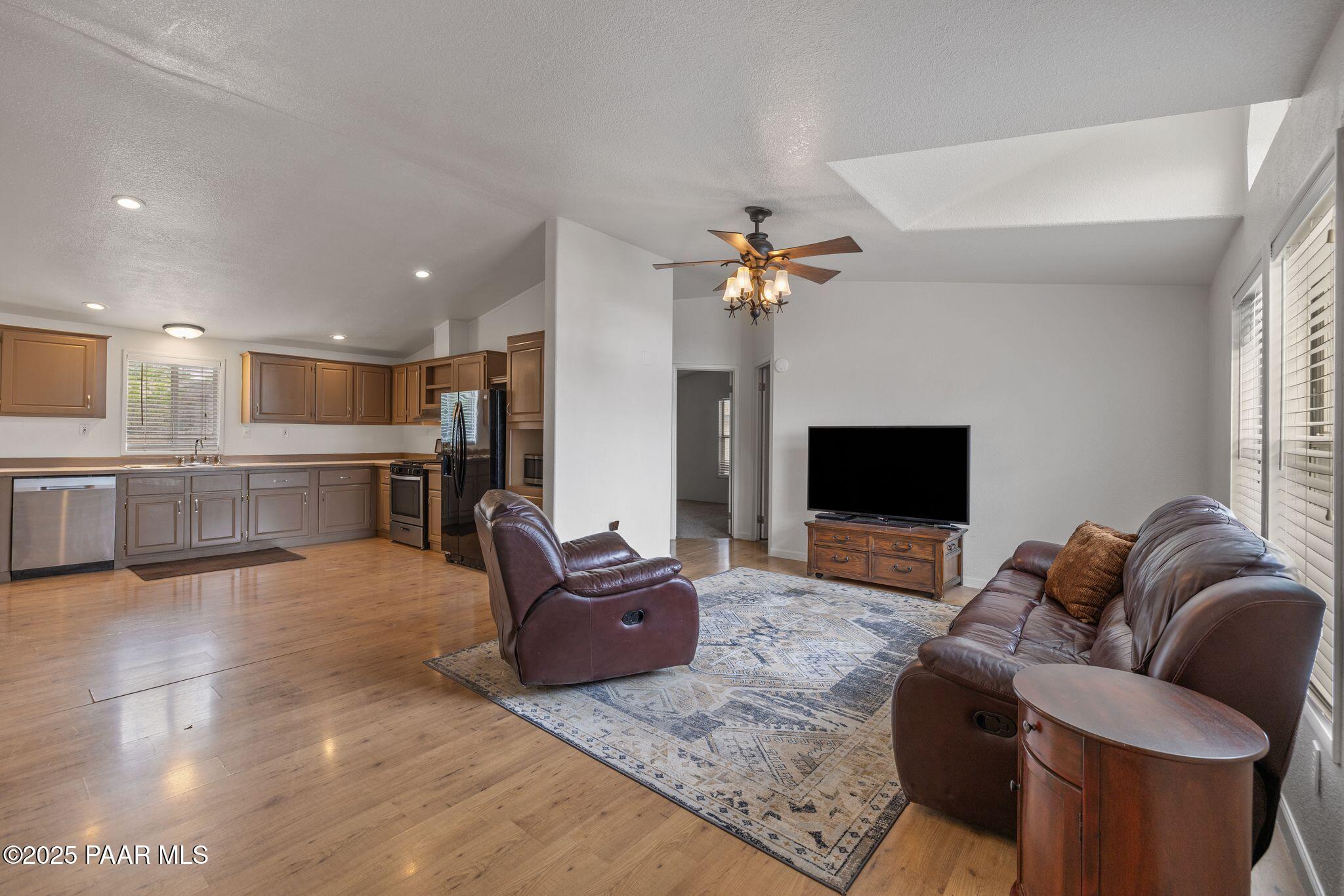 1970 Grasshopper Lane Chino Valley, AZ 86323 - Photo 4 of 18 Living Room