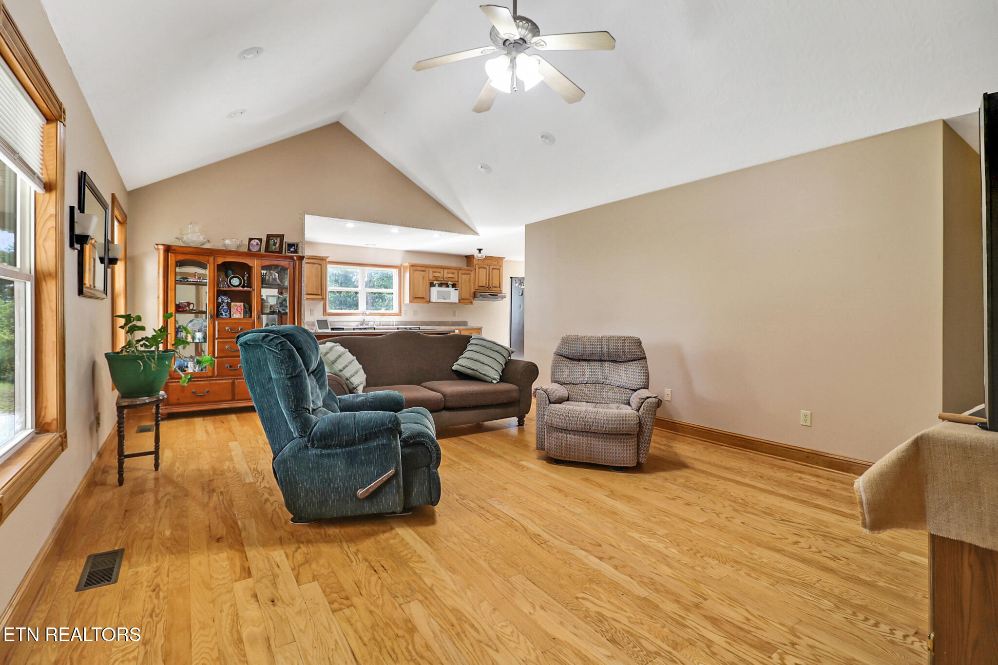3426 Rugby Pike Jamestown, TN 38556 - Photo 7 of 46 LR/Kit