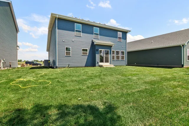 $374,900 | 329 North Aspen Drive, Cortland, IL 60112