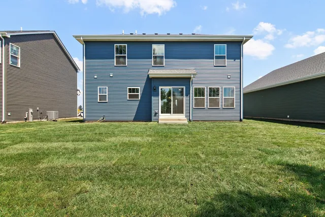 $374,900 | 329 North Aspen Drive, Cortland, IL 60112
