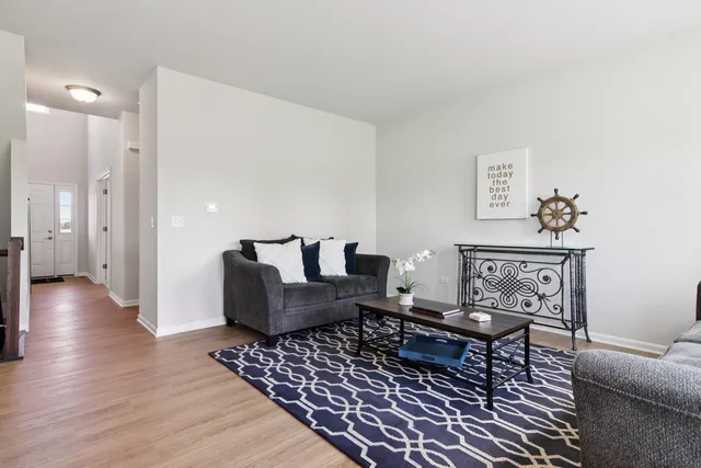 $374,900 | 329 North Aspen Drive, Cortland, IL 60112