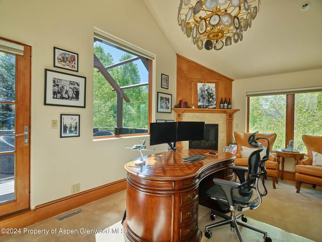 a view of a back yard