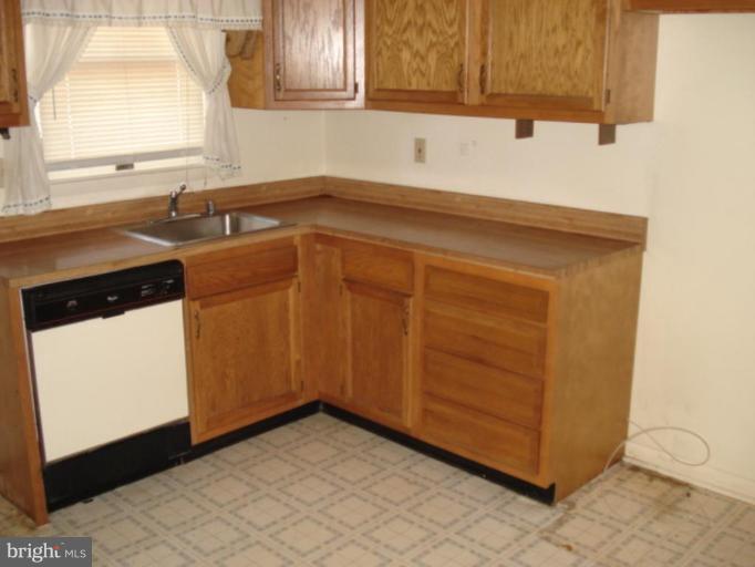 1315 Roxboro Road Rosedale, MD 21237 - Photo 10 of 15 Kitchen