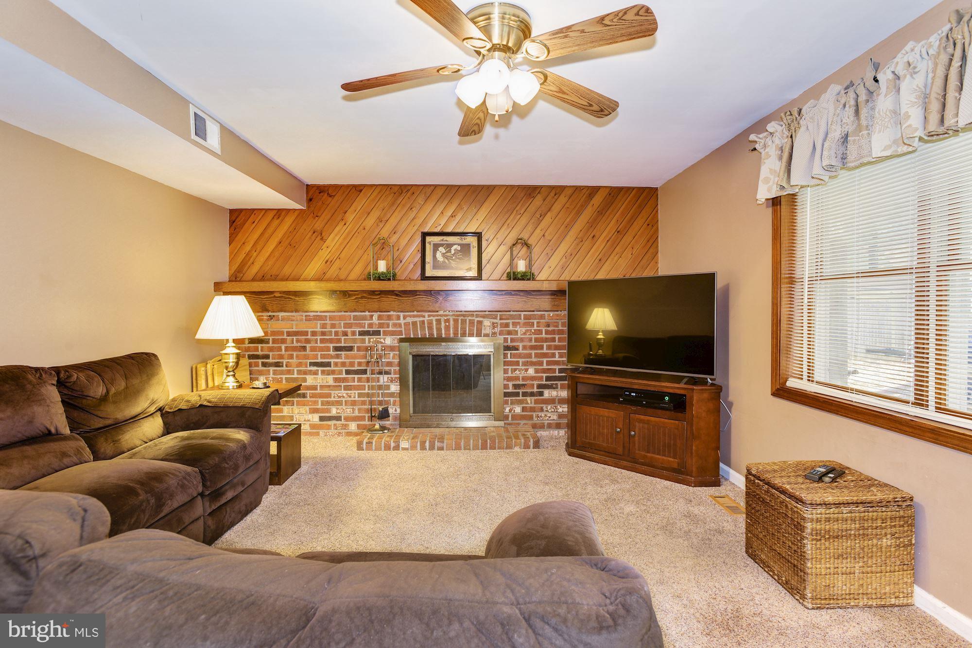 122 Kevin Road Delran, NJ 08075 - Photo 13 of 25 Family Room