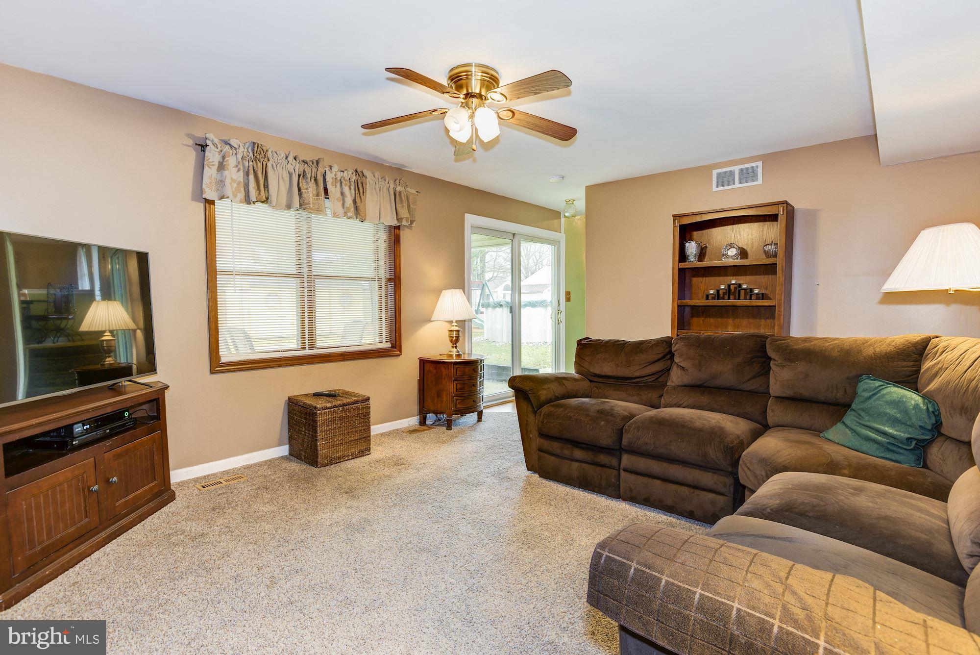 122 Kevin Road Delran, NJ 08075 - Photo 14 of 25 Family Room