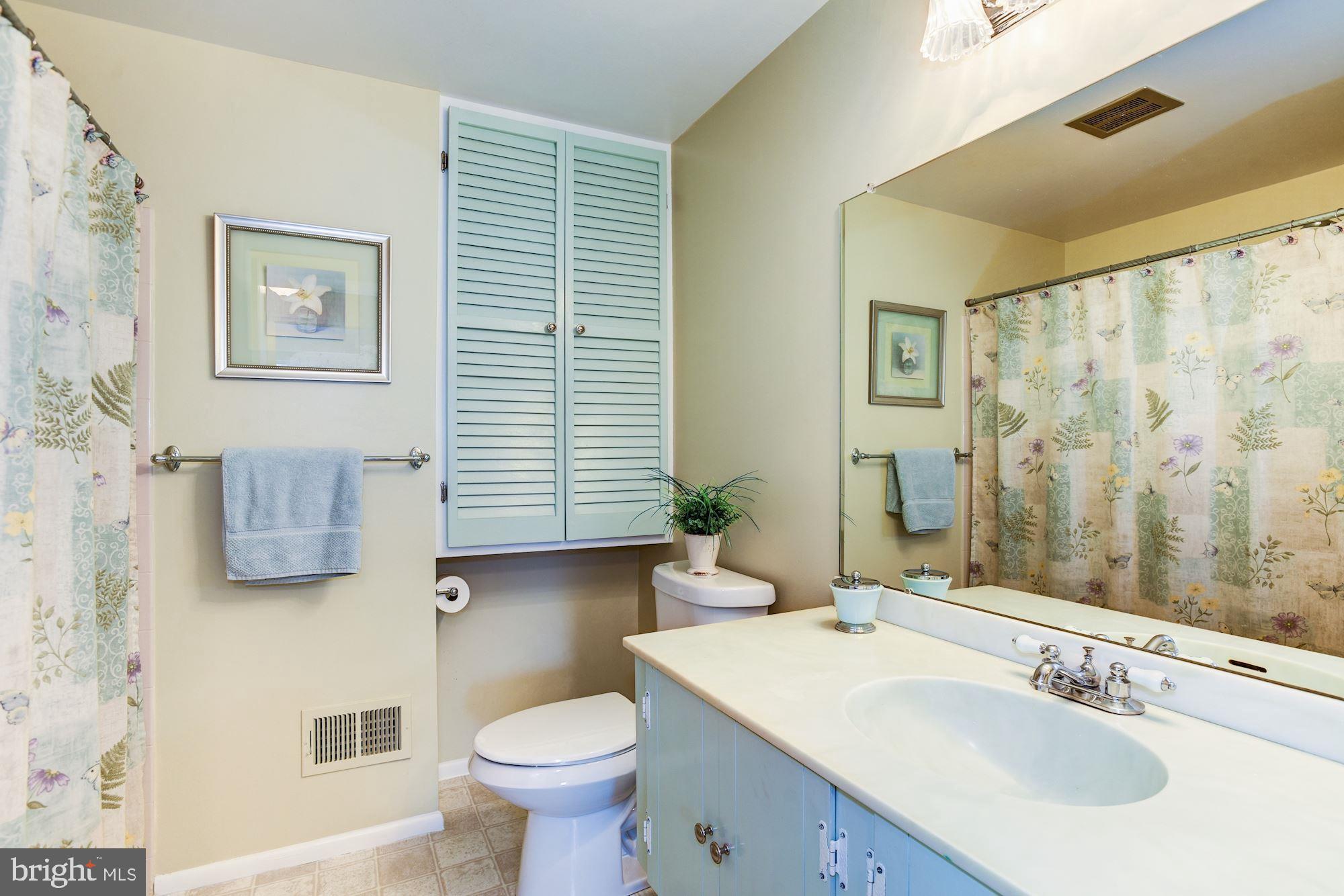 122 Kevin Road Delran, NJ 08075 - Photo 22 of 25 Hall Bath
