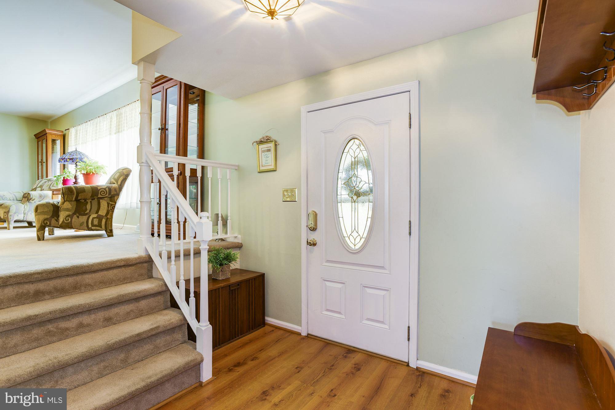 122 Kevin Road Delran, NJ 08075 - Photo 4 of 25 Foyer Entry