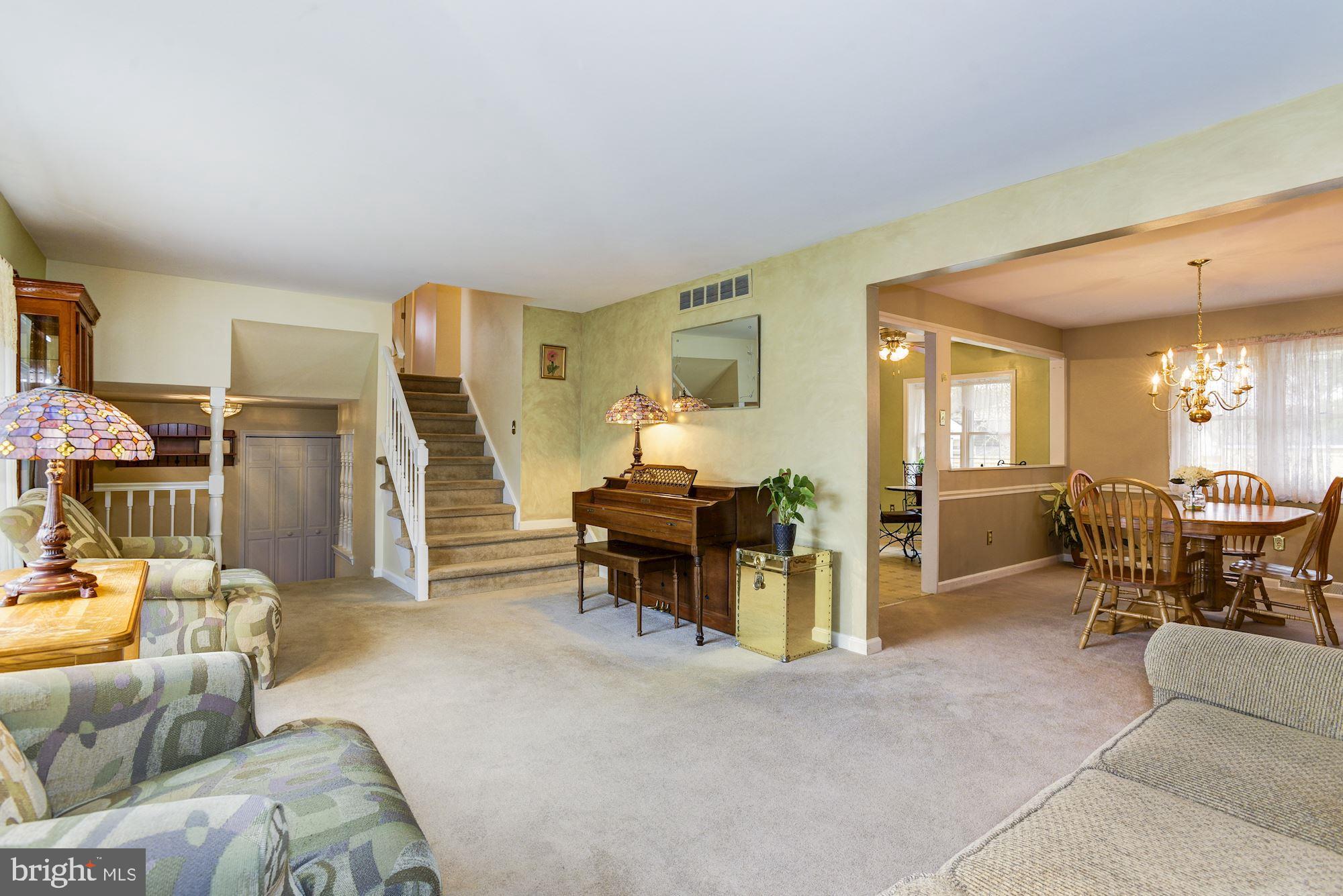 122 Kevin Road Delran, NJ 08075 - Photo 5 of 25 Living Room