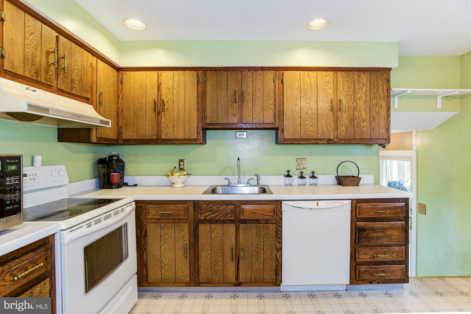 122 Kevin Road Delran, NJ 08075 - Photo 9 of 25 Eat-In Kitchen