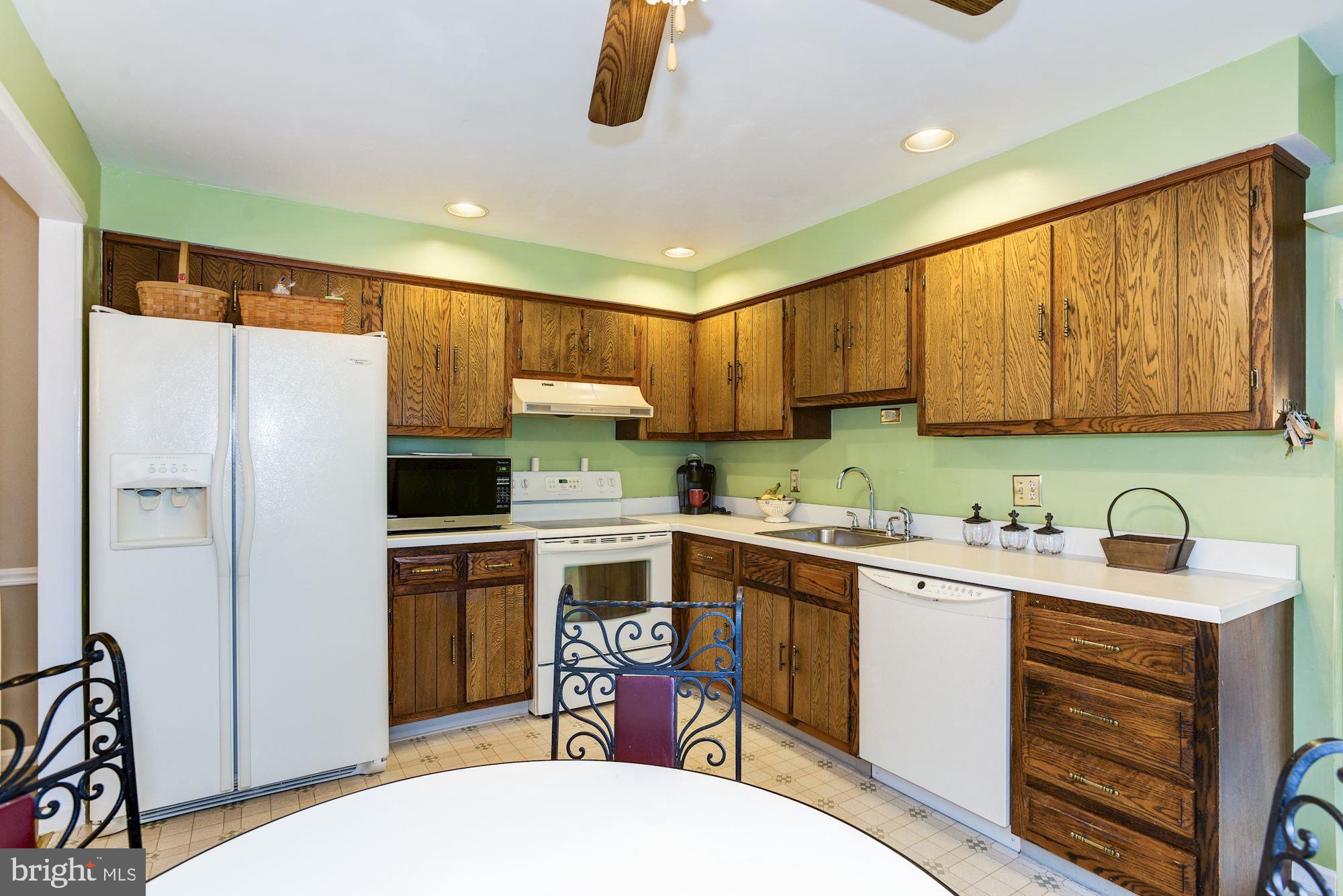 122 Kevin Road Delran, NJ 08075 - Photo 10 of 25 Eat-In Kitchen