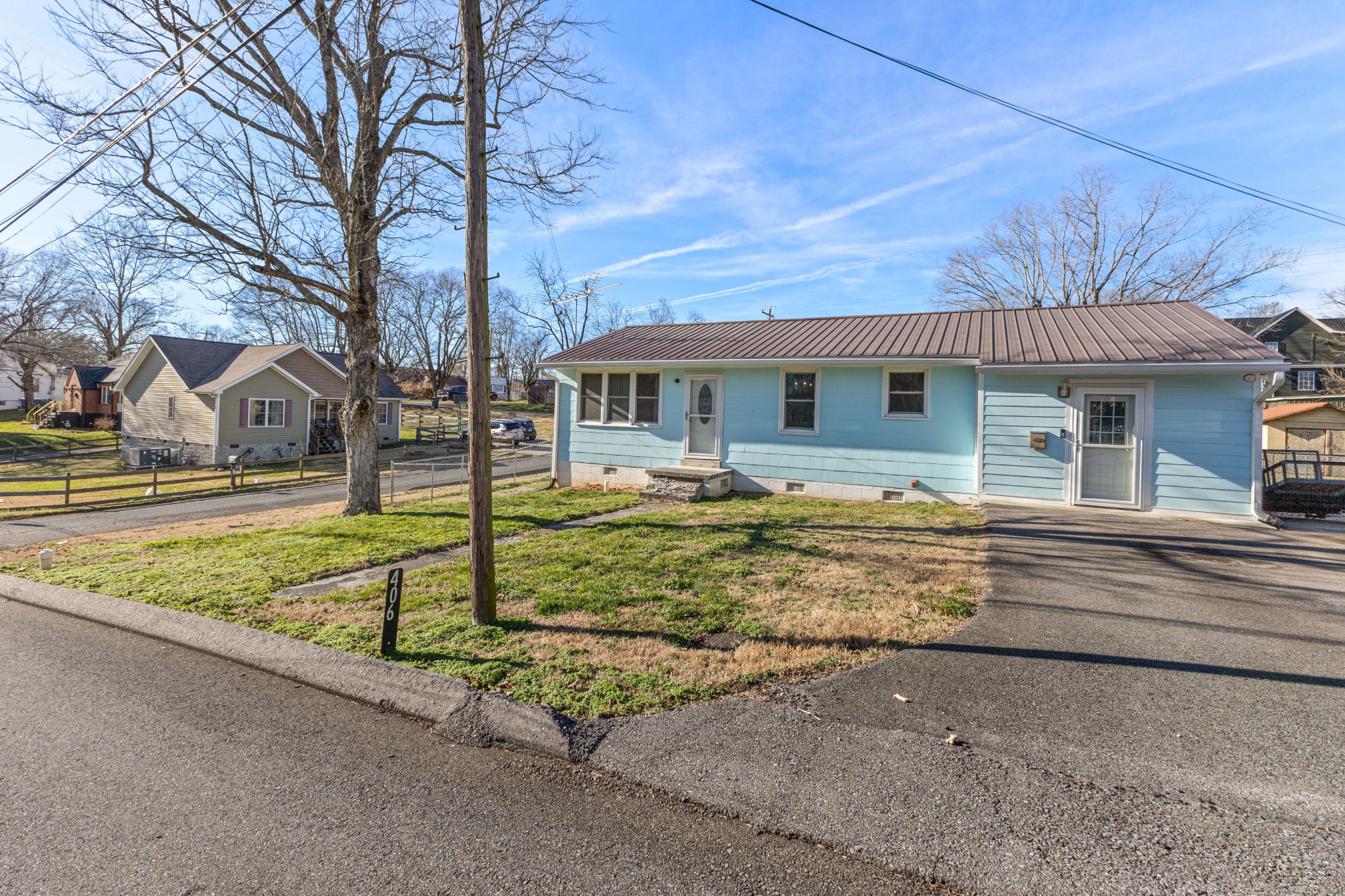 a view of house with backyard and tree