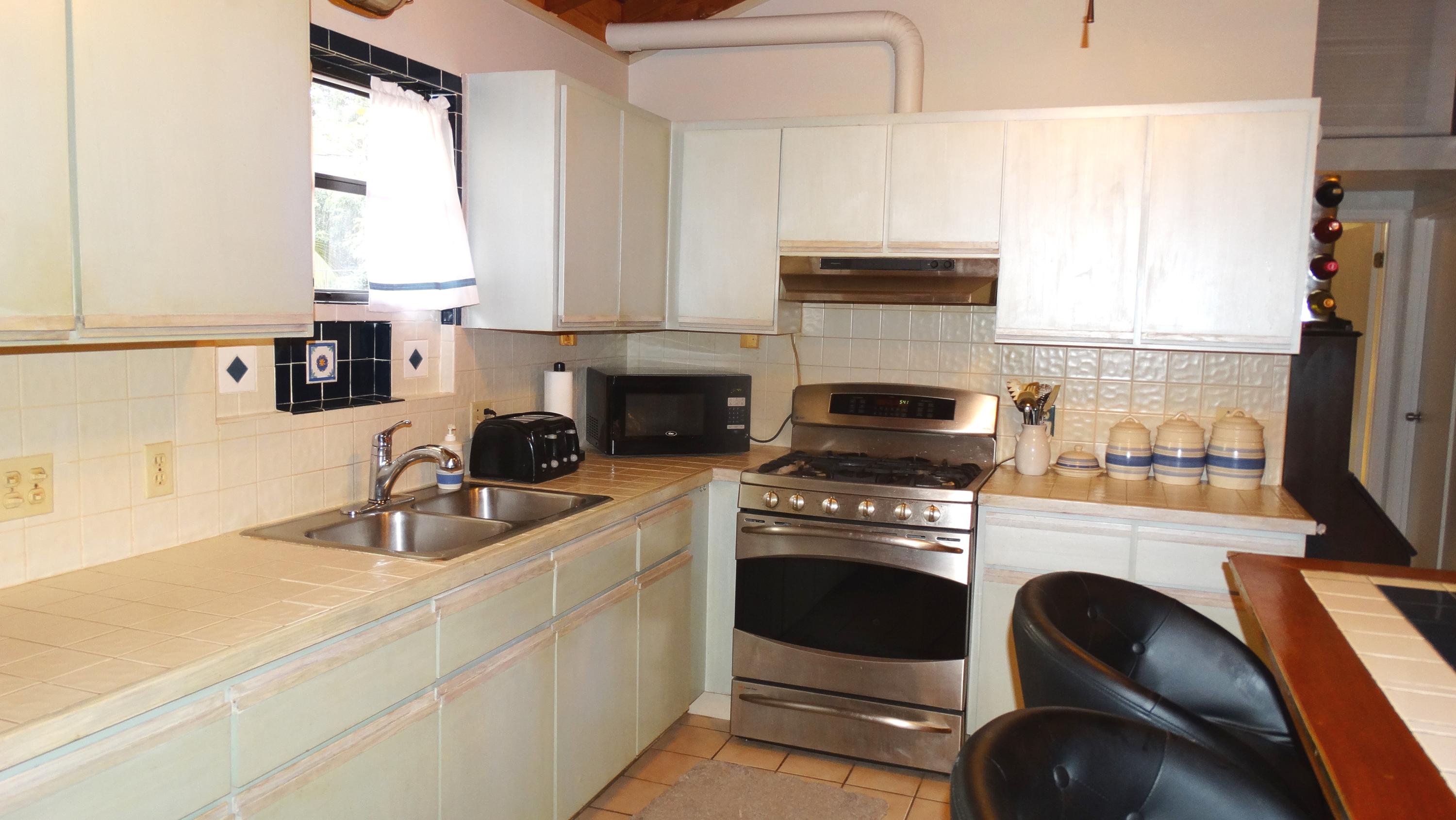 3823 George Road Big Pine Key, FL 33043 - Photo 12 of 38 Kitchen with gas stove